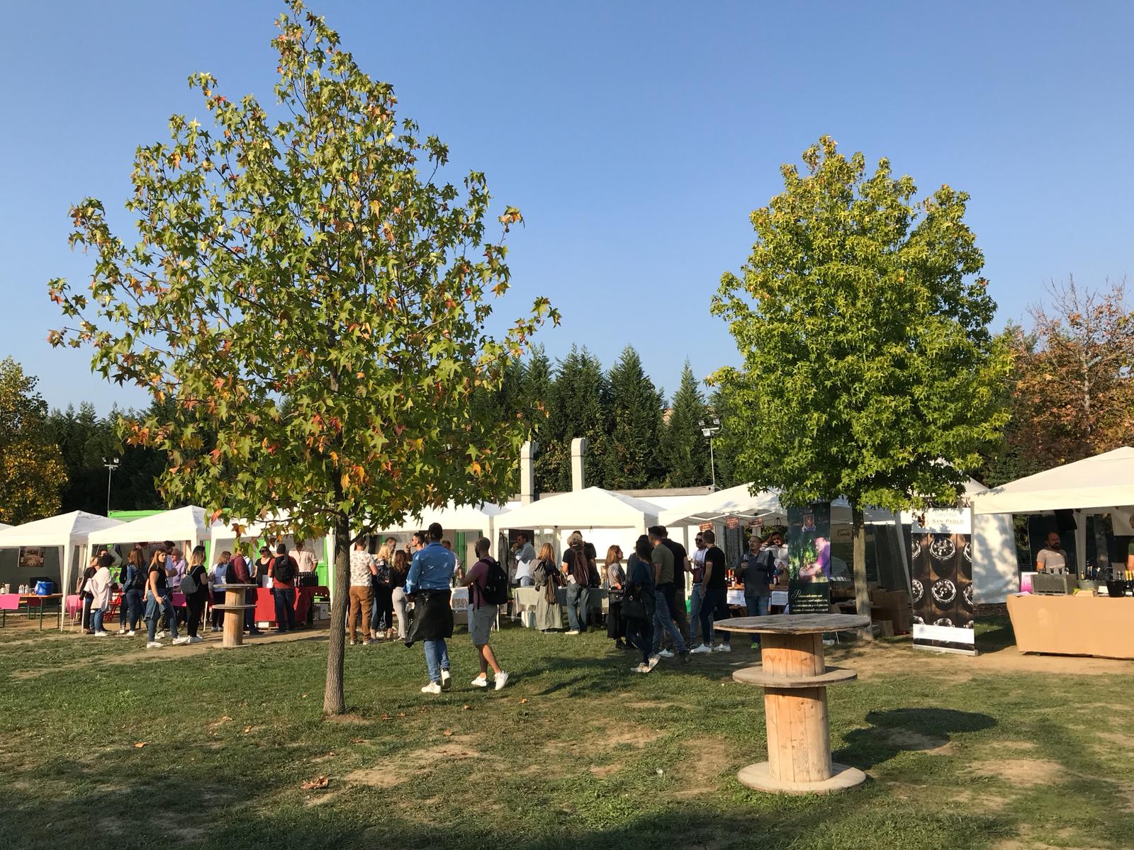Report dell'edizione 2018 di CarroWine, manifestazione dedicata al vino di Carroponte: una cinquantina di produttori da tutta Italia in nome del buon vino.