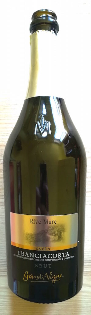 Recensione del vino Grandi Vigne Rive Mure Franciacorta Satèn, selezione di Villa Crespia per i supermercati IPER: Chardonnay 100% e 40 mesi di maturazione.