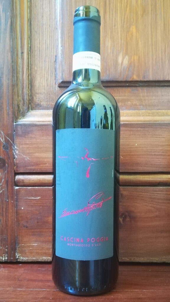 Recensione del vino Cascina Poggia Barbera d'Asti 2007, azienda a conduzione familiare che produce vino dal 1892: Barbera complesso, piacevole e intenso.
