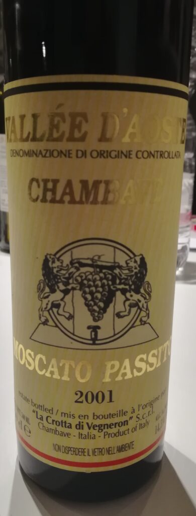 La Crotta di Vegneron Chambave Moscato Passito 2001: recensione di questo vino prodotto nel 2001 e messo in commercio nel 2003, uvaggio Moscato Bianco 100%.