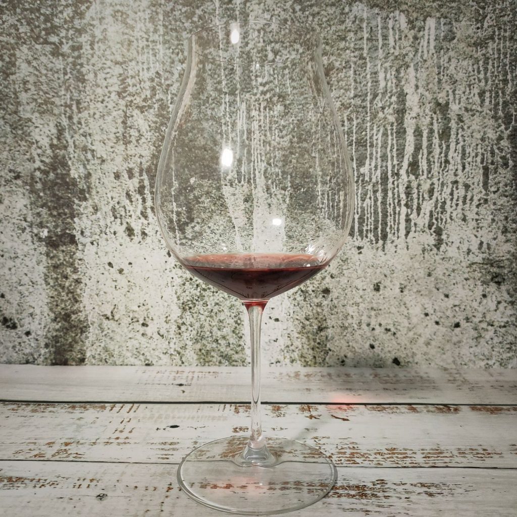 Quali sono i migliori calici per il vino? Scopriamolo insieme confrontando cinque calici differenti per forma, dimensione e prezzo.